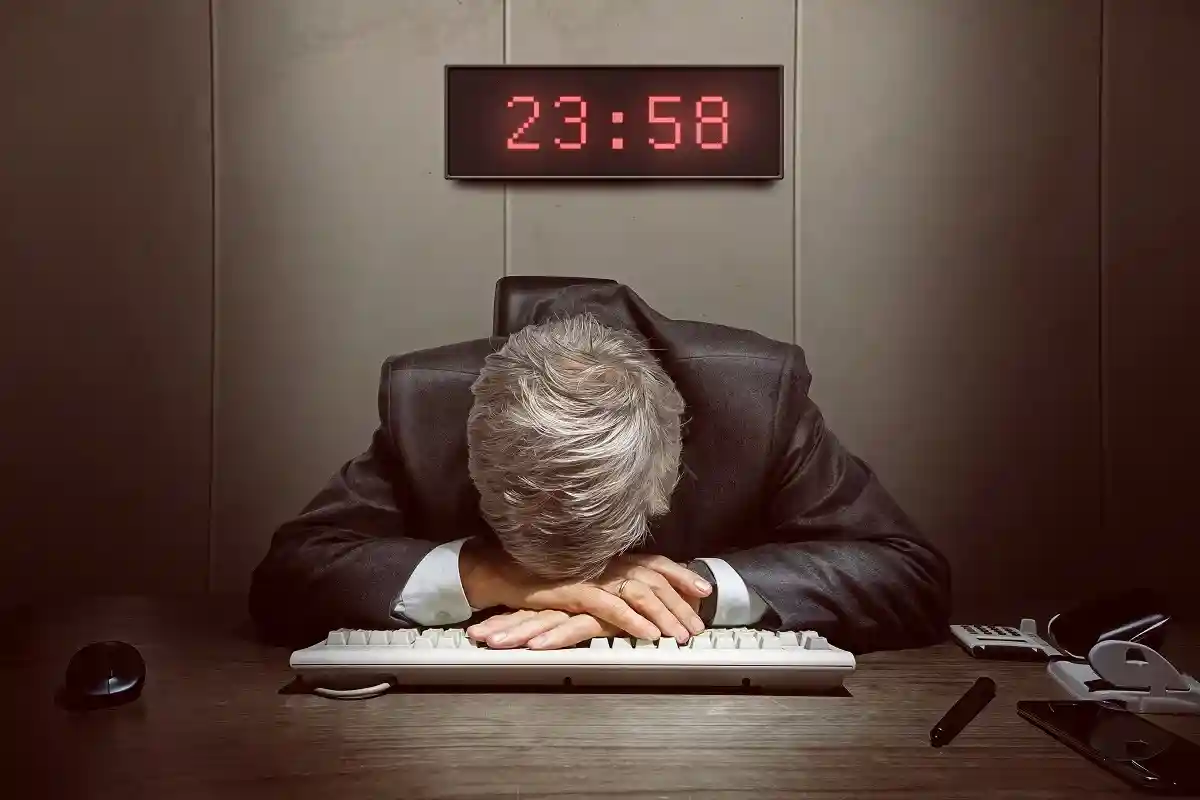 работники должны доказать, что количество сверхурочных часов было необходимым, заказанным, допустимым или, по крайней мере, впоследствии одобренным работодателем. Фото: lassedesignen / shutterstock.com