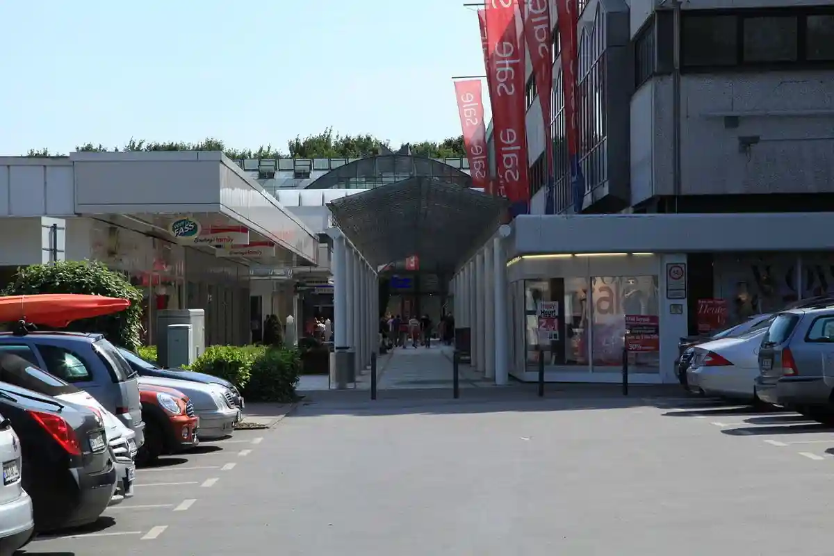 Парковка в Бохуме перед торговым центром. Фото: Frank Vincentz / wikimedia.org