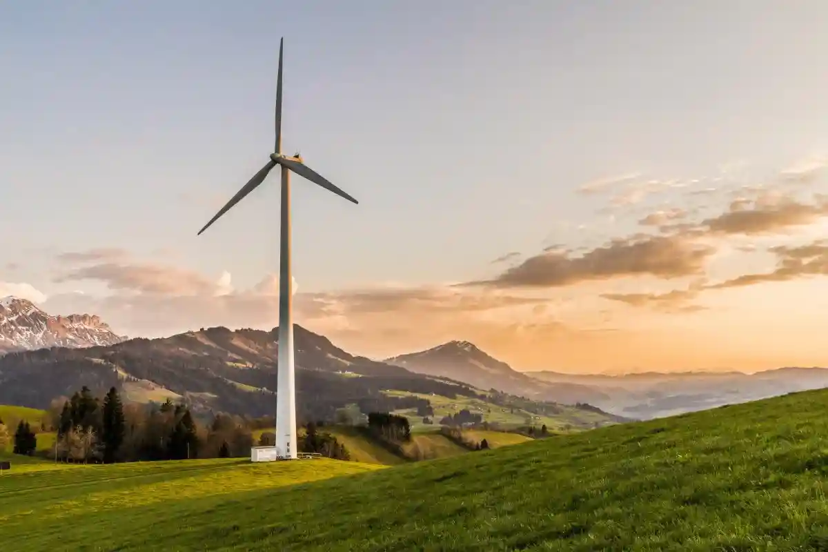 Согласно анализу, решение заключается в том, чтобы поставить энергосбережение и возобновляемые источники энергии, такие как ветер и солнце, в центр энергетической стратегии ЕС. Фото: Pixabay / pexels.com