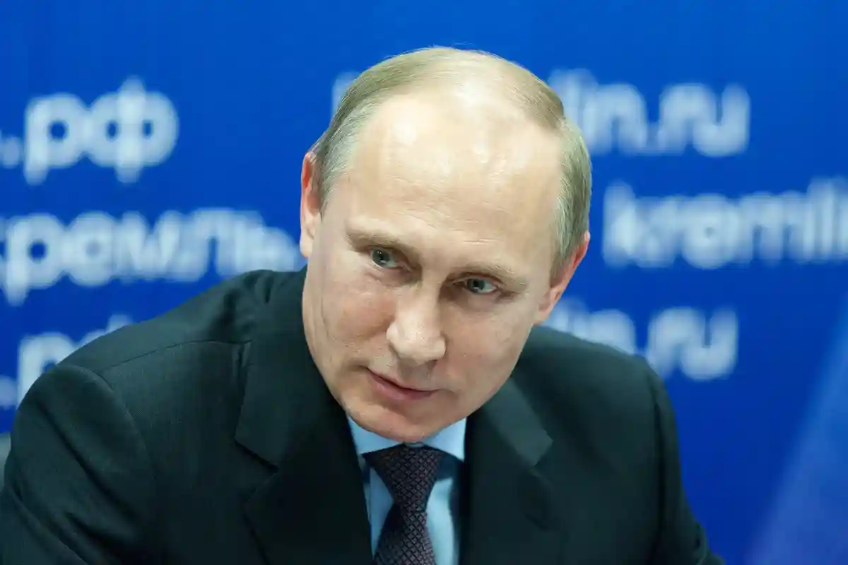Послужной список Путина. Фото: Anton Veselov / shutterstock.com