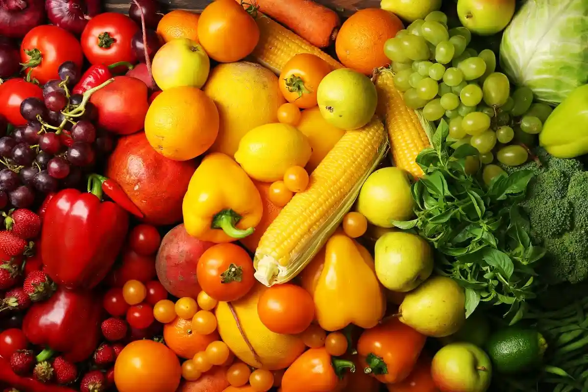 Количество пестицидов во фруктах и овощах только увеличивается. Фото: Africa Studio / shutterstock.com