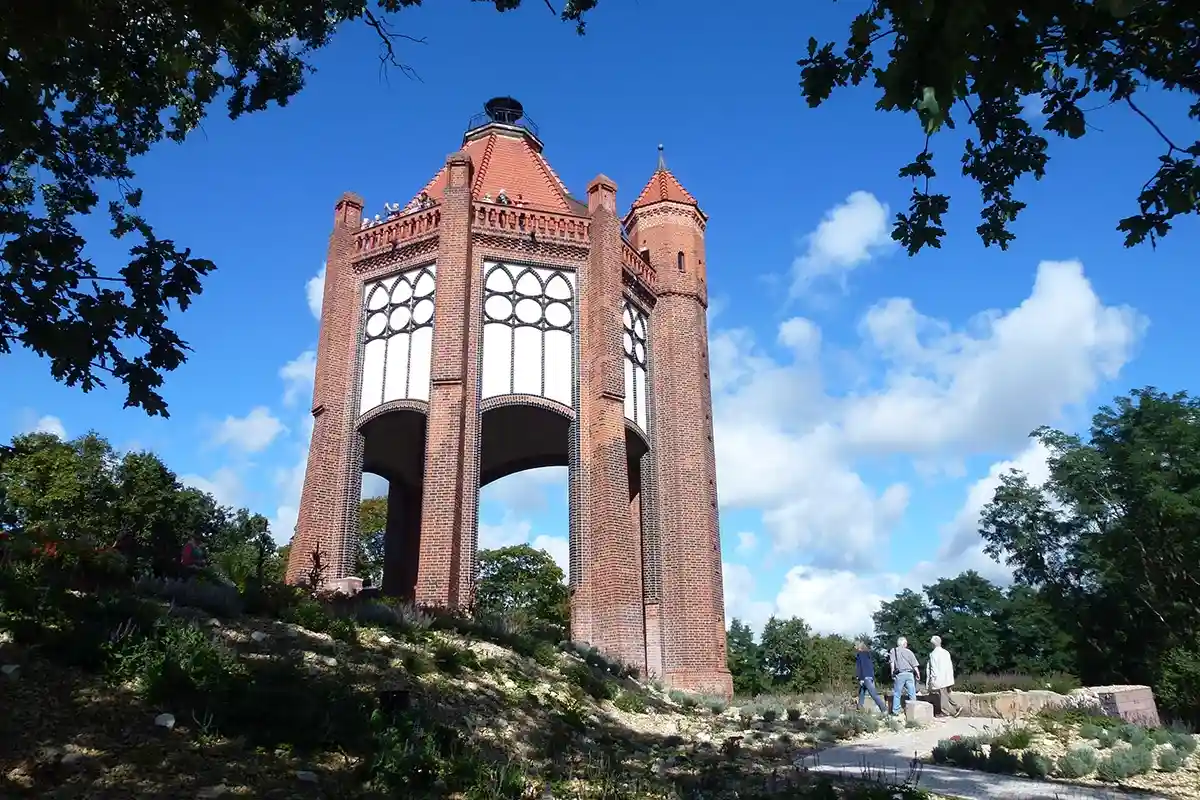 В итоге башню восстановили и оставили как один из символов города. Фото Wikimedia