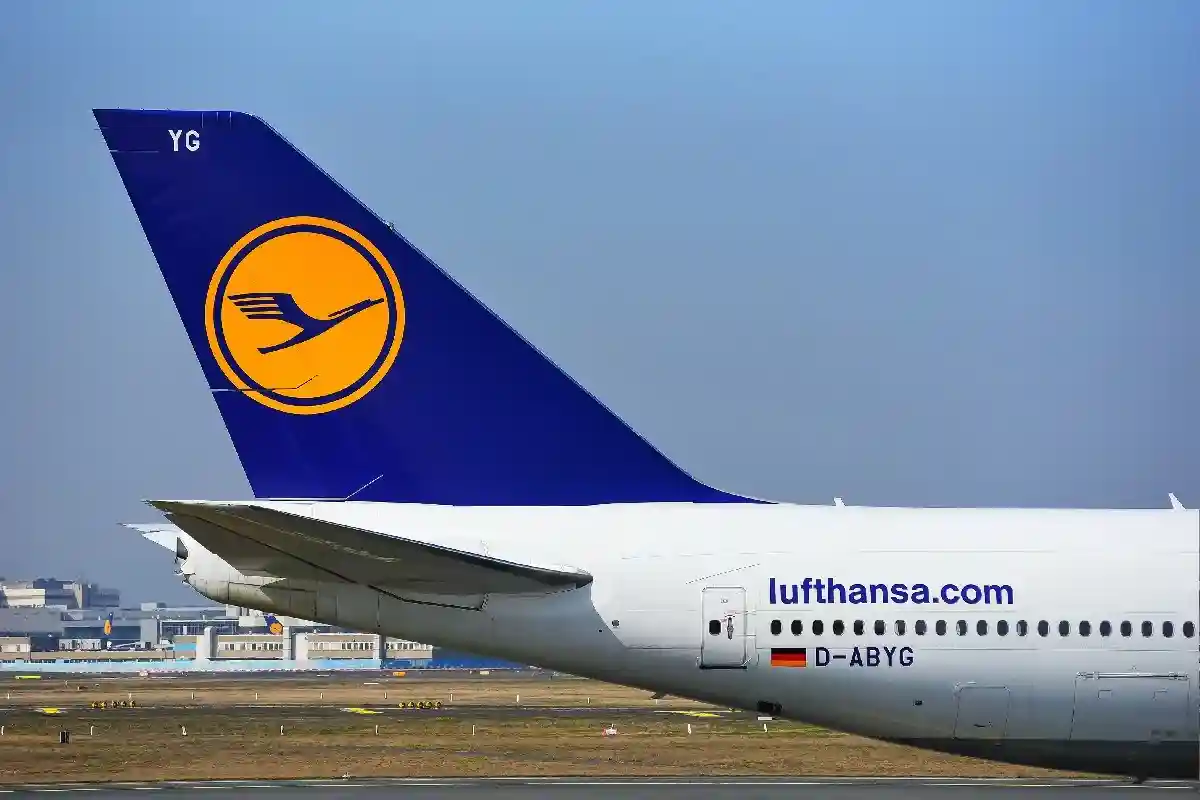 С января по март 2022 года выручка Lufthansa увеличилась до 5,4 млрд евро по сравнению с предыдущим годом. Фото: Vytautas Kielaitis / Shutterstock.com