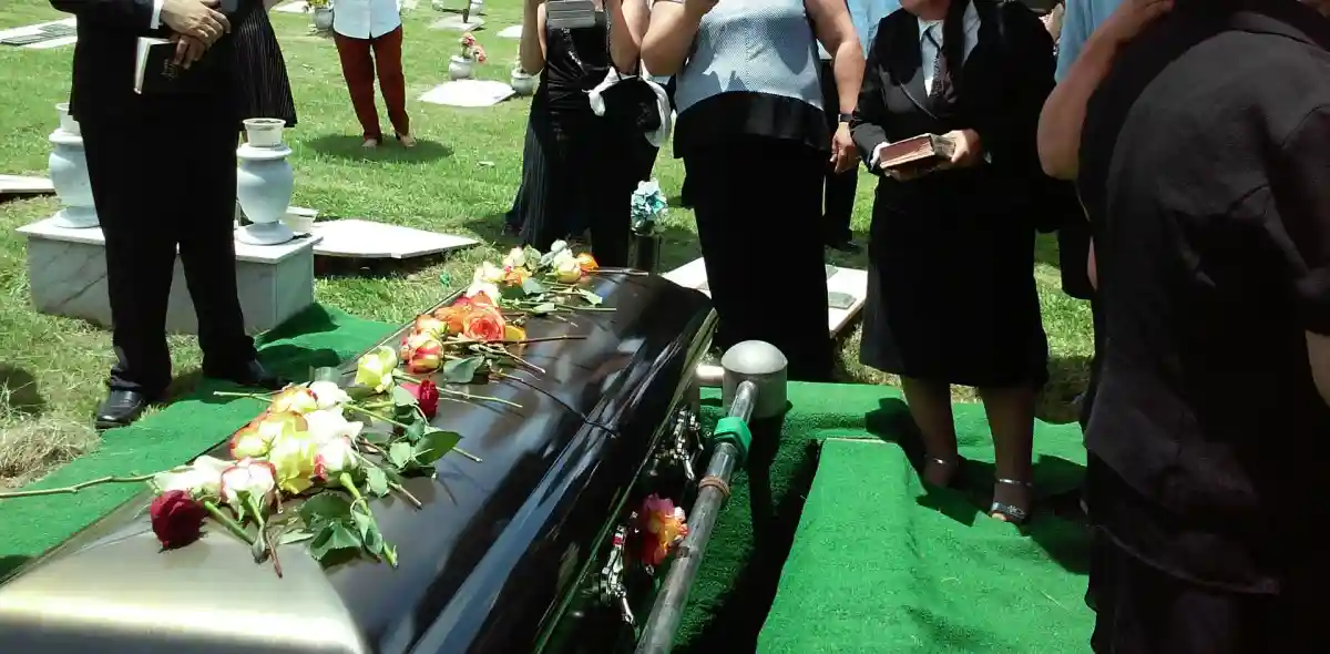 Этот трюк позволит сделать похороны бесплатными. Фото: Rhodi Lopez/Unsplash.com