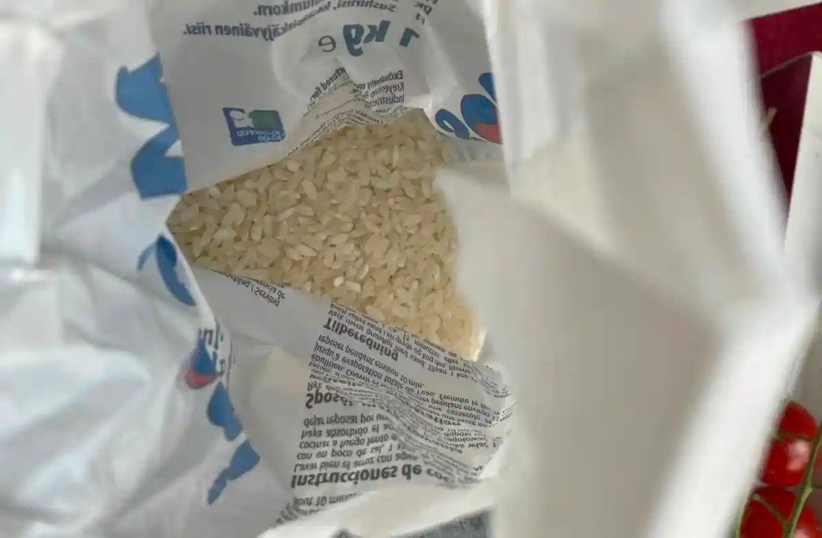 Простой белый рис, по мнению экспертов, не несет в себе ничего полезного. Фото: Kamila Schmidt / aussiedlerbote.de     