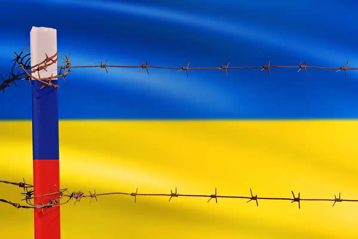 Украинских граждан насильственно депортируют в РФ. У них есть выбор — Россия или смерть. Фото: Trofimchuk Vladimir / shutterstock.com