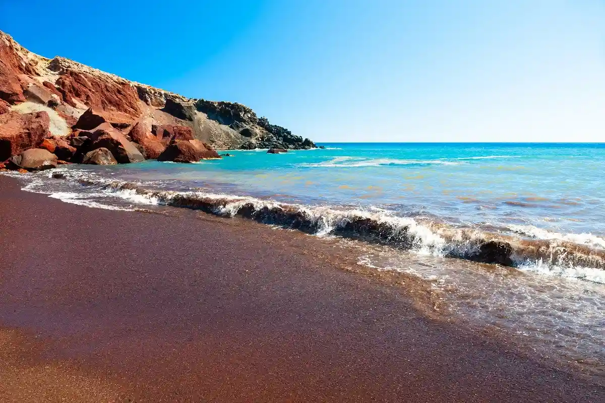 Красный пляж Акротири на Санторини. Фото: Olga Gavrilova