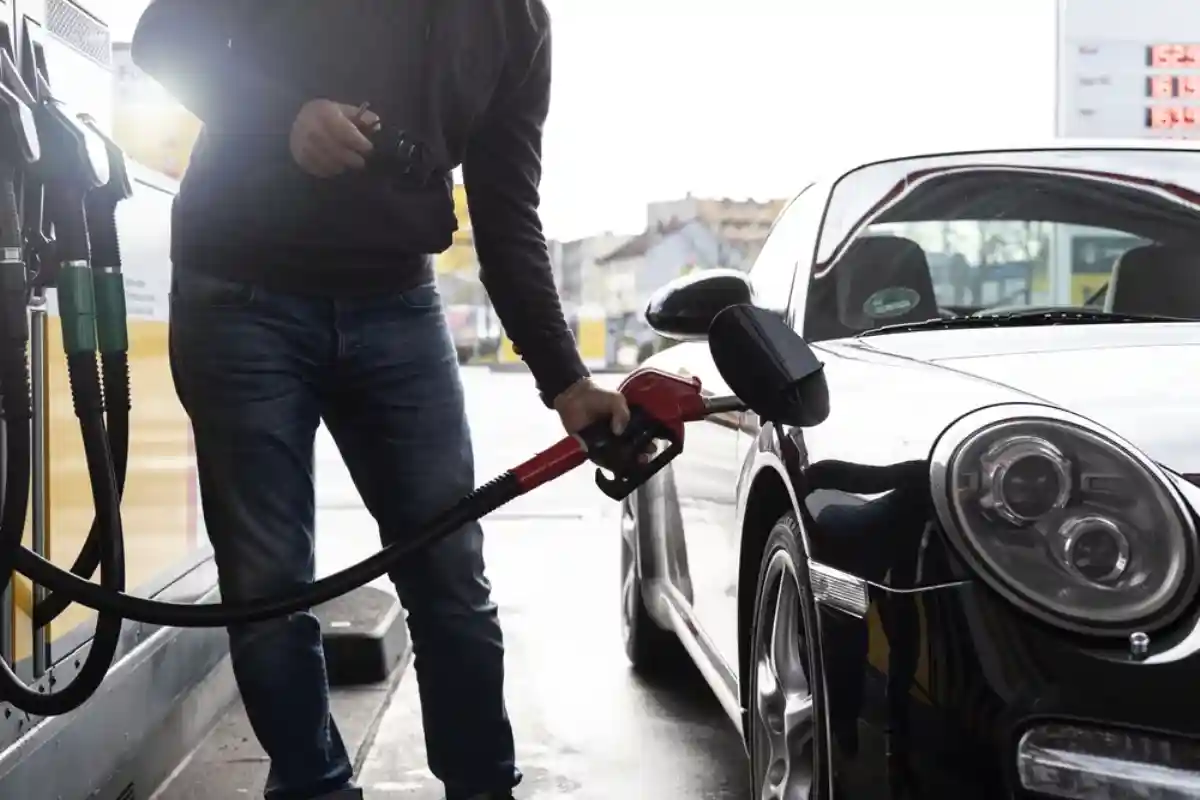 Скидка на бензин — ловушка, потому что нефтяные компании не хотят терять прибыль. Фото: Wirestock Creators / Shutterstock.com