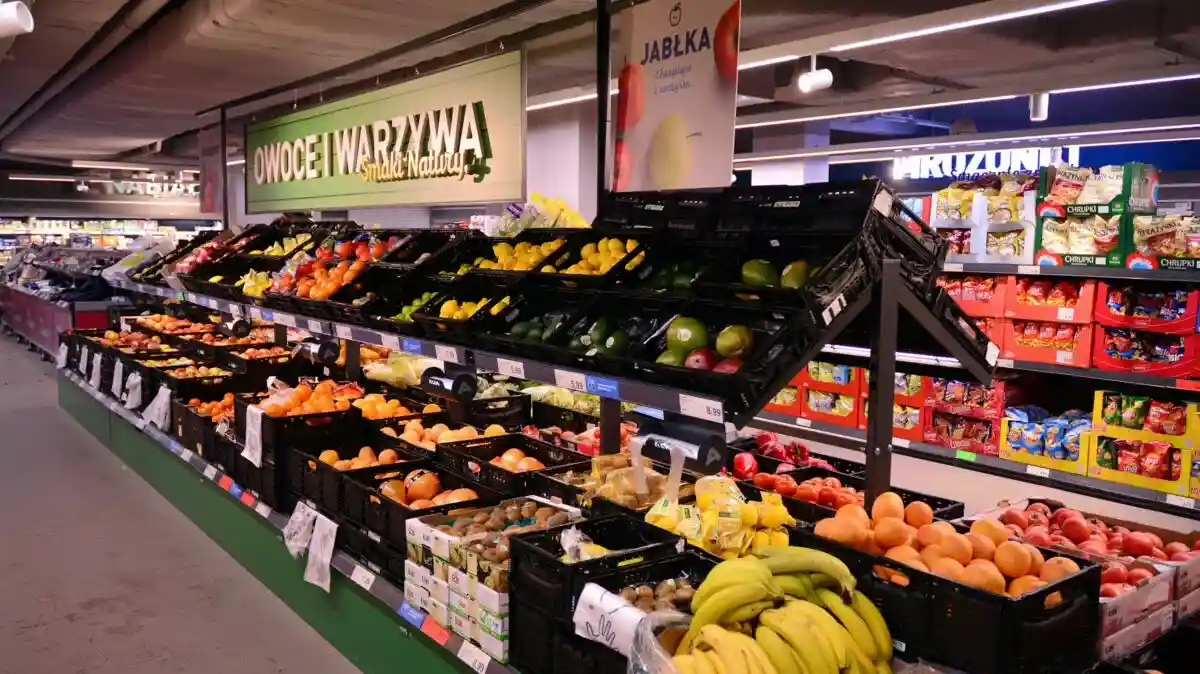 Скидки в Aldi: основные акции на овощи, фрукты и мясо со 2 мая. Фото: Grand Warszawski / shutterstock.com
