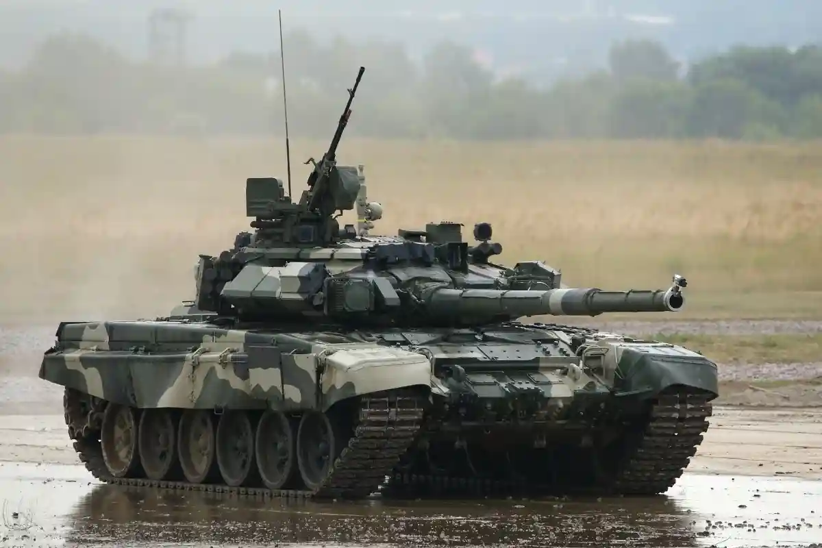 Россия потеряла треть своих сил на территории Украины. Фото: VLADJ55 / Shutterstock.com
