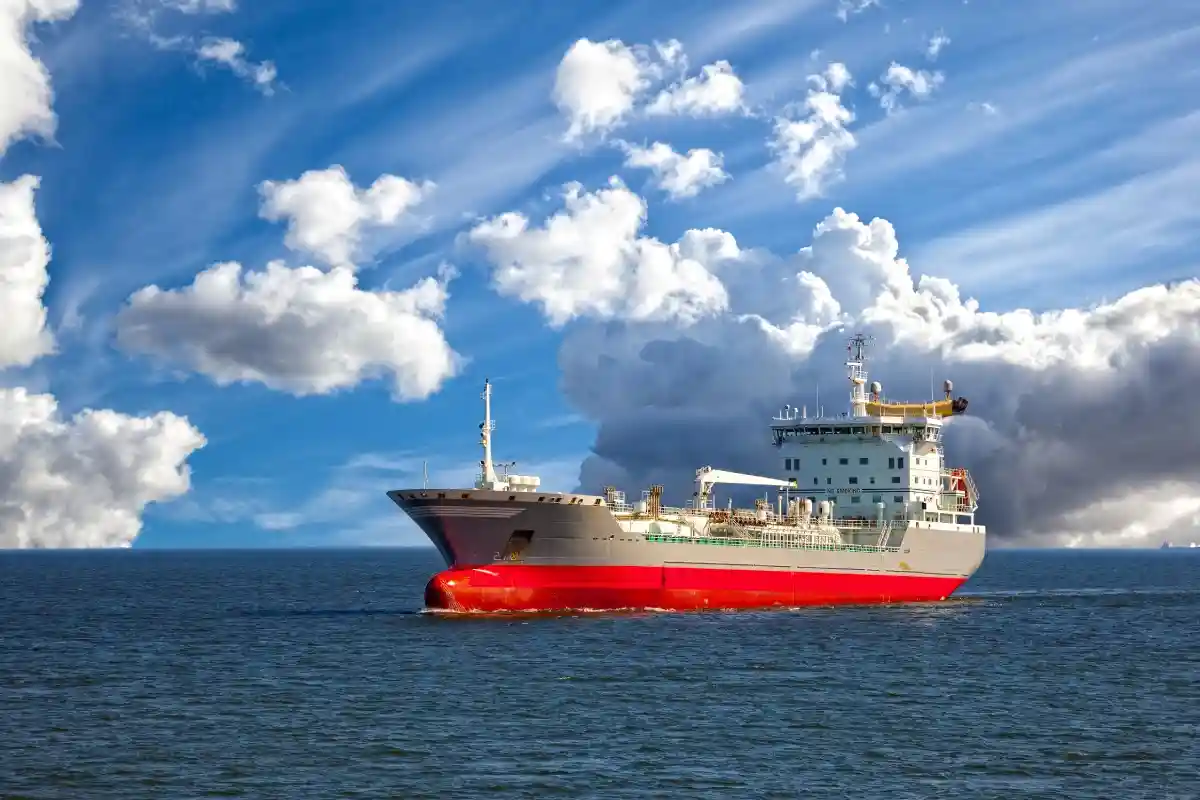 США конфисковали иранский нефтяной груз с российского судна. Фото: Nightman1965 / Shutterstock.com