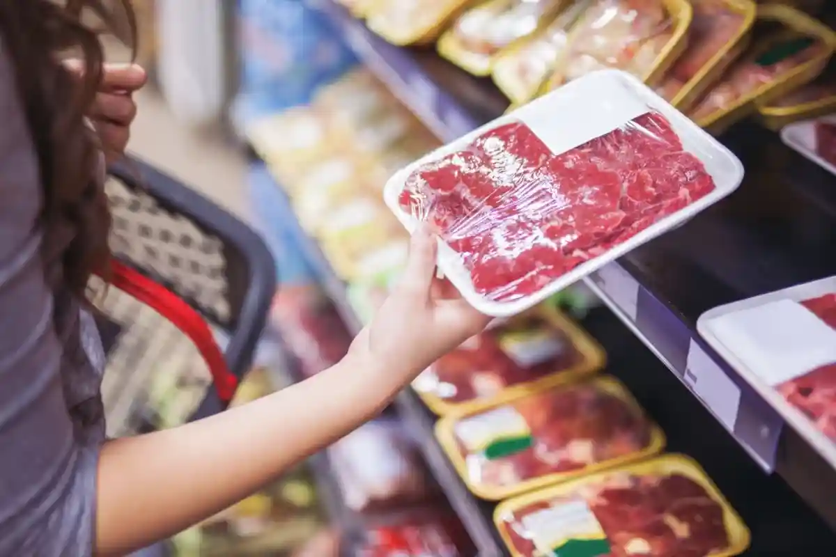 Килограмм свинины теперь стоит больше почти на 8%, а цена говядины увеличилась на 15%. Фото: Aleksandar Karanov / Shutterstock.com