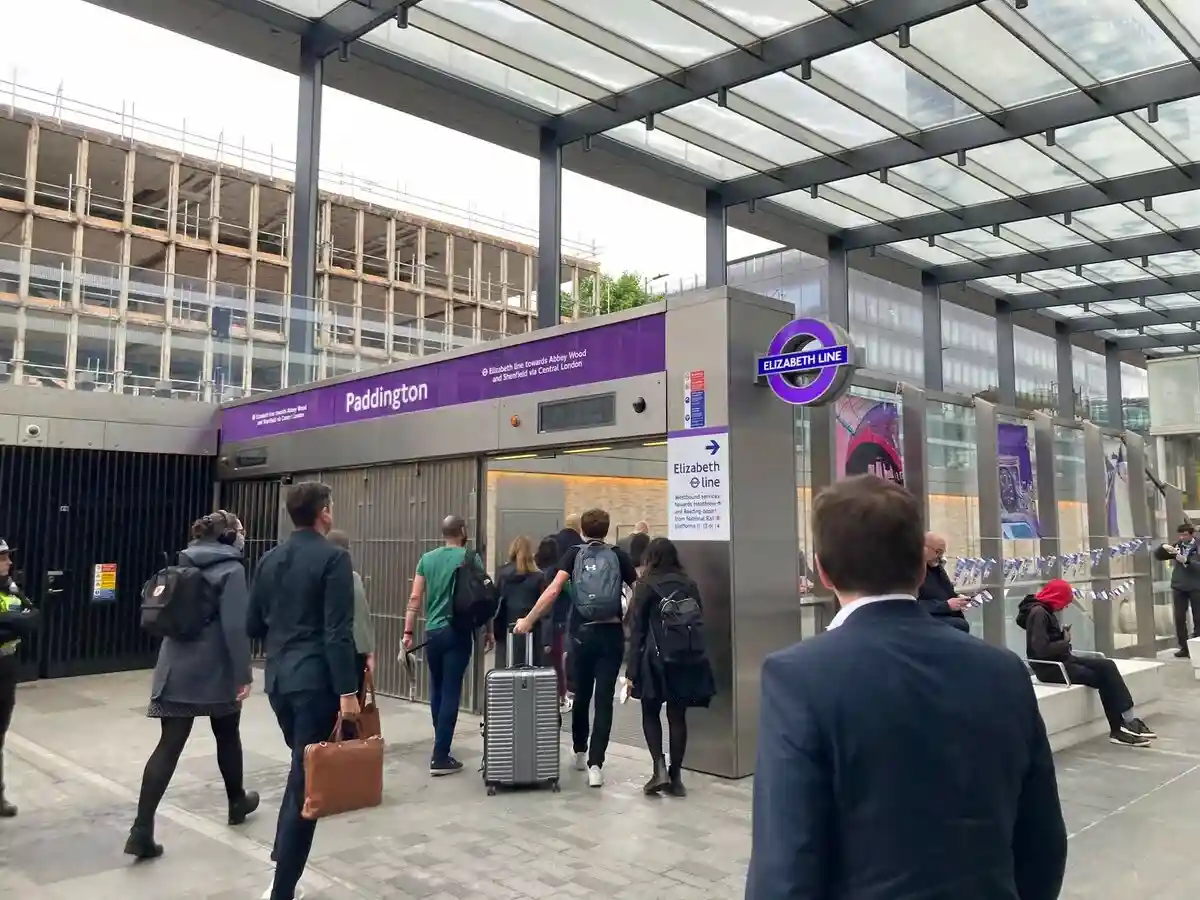 В Лондоне открыли новую линию метро