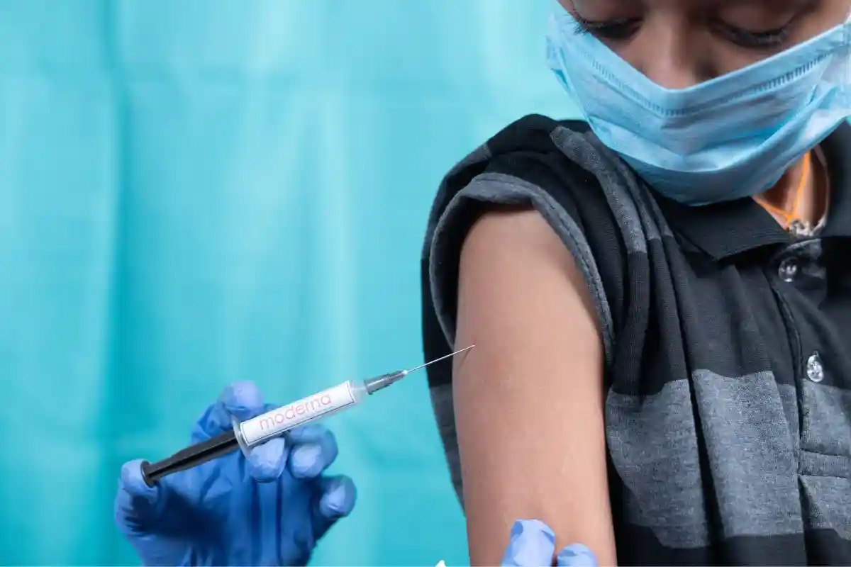 Moderna тестирует вакцины от оспы обезьян. Фото: WESTOCK PRODUCTIONS / Shutterstock.com