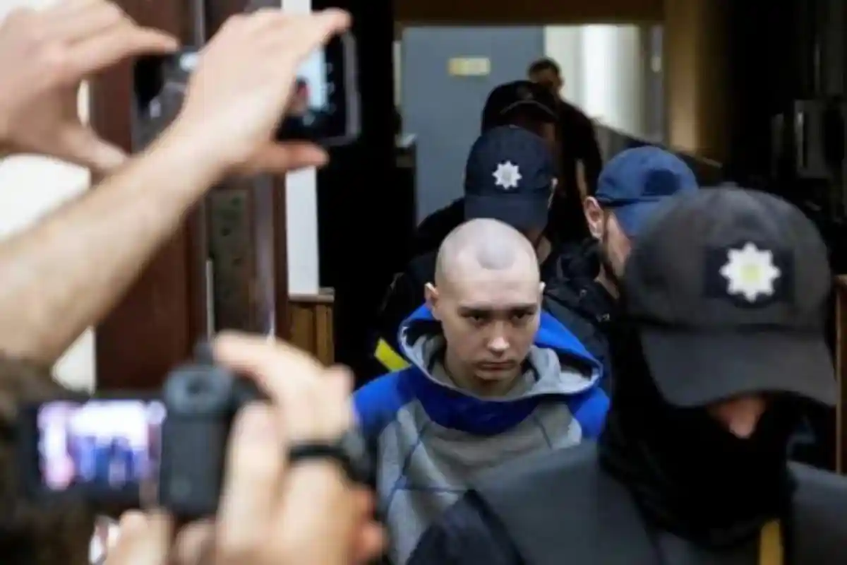 Вадим Шисимарин в суде. Ему грозит наказание вплоть до пожизненного за военное преступление. Фото: @PaulGoward / Twitter.