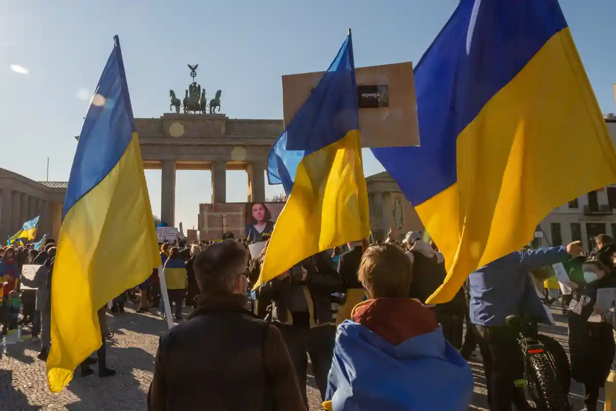 Запрет на флаги Украины 9 мая посол в Берлине назвал "пощечиной"