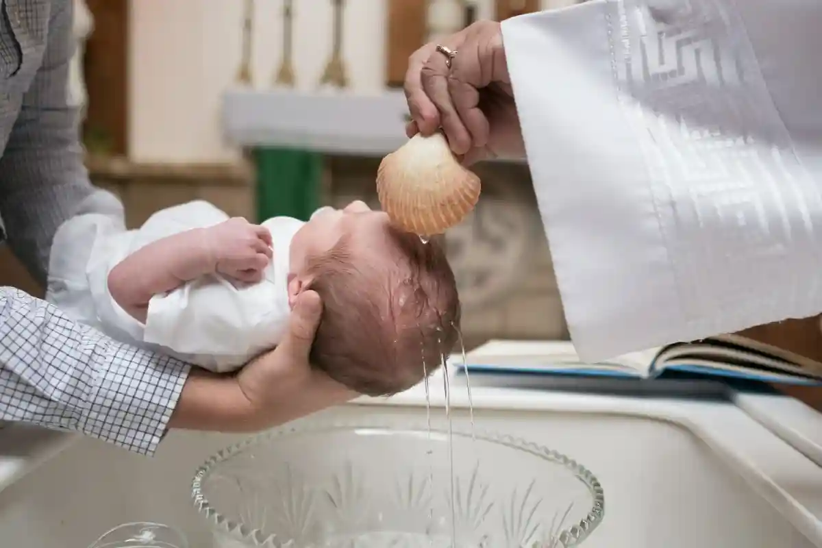 Заступнические молитвы на крещение в Германии. Фото: Josh Applegate/Unsplash.com
