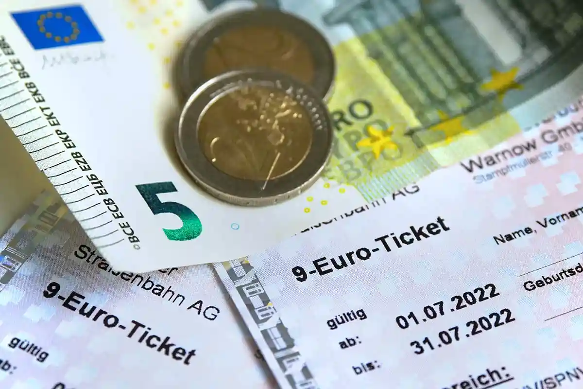 Продолжение акции на билеты за 9 евро и снижение налога на топливо. Фото: shutterstock.com