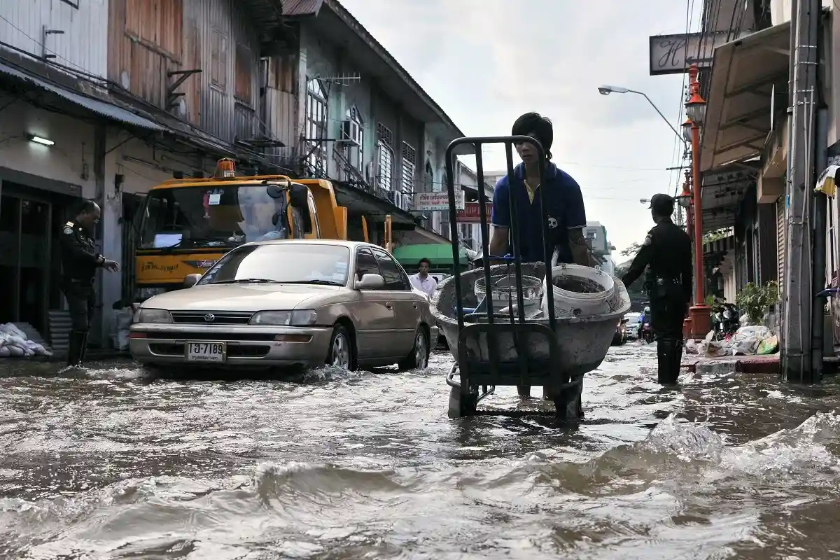 Рекордное наводнение: Китай повысил уровень предупреждения