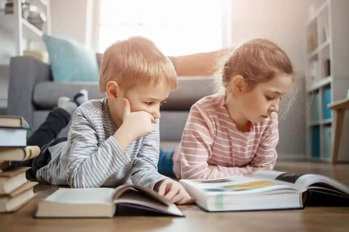Исследование интеллектуальных возможностей детей. Фото: LeManna / Shutterstock.com