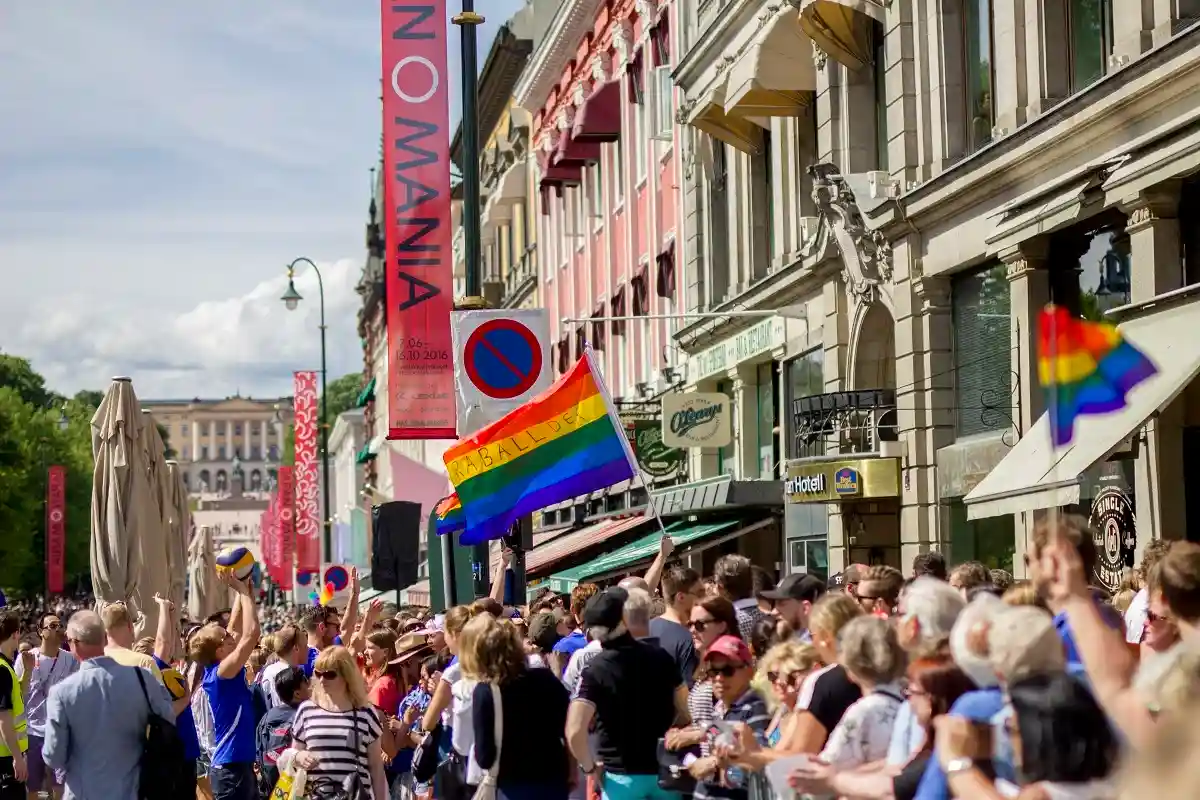 Полиция Осло настаивает на отмене гей-парада после стрельбы в баре