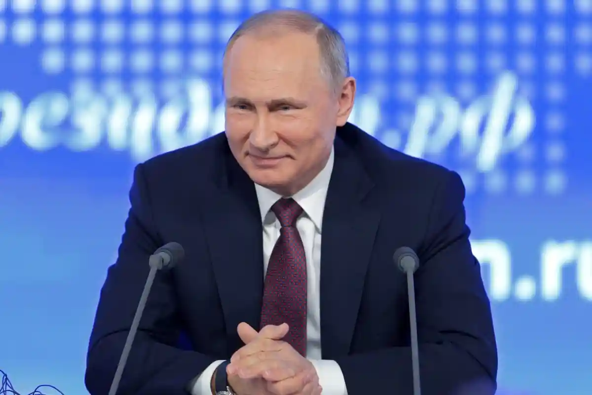Зеленский ввел санкции против Путина. Фото: ID1974 / Shutterstock.com