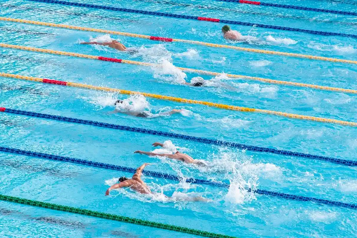 Трансгендерам ужесточили доступ к женским соревнованиям по плаванию. Фото: Serena Repice Lentini / Unsplash.com