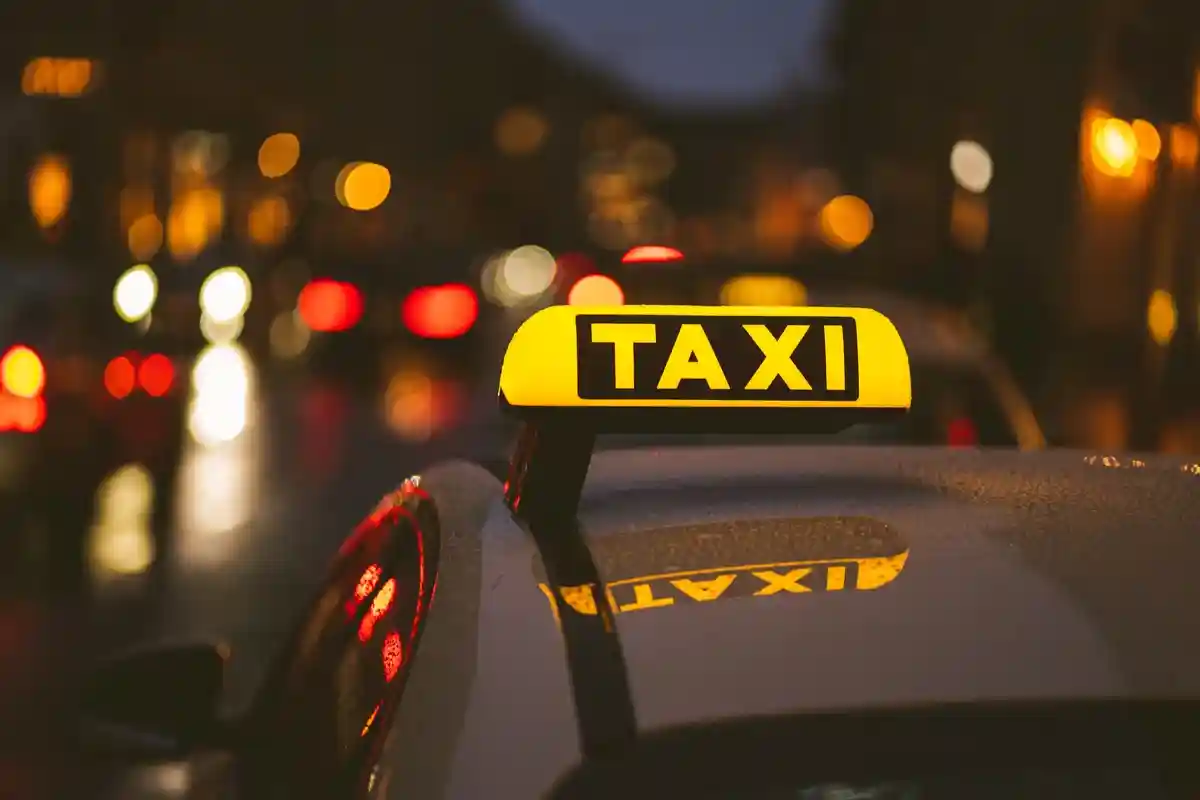 Услуги такси в Дортмунде. Фото: Wirestock Creators / Shutterstock.com