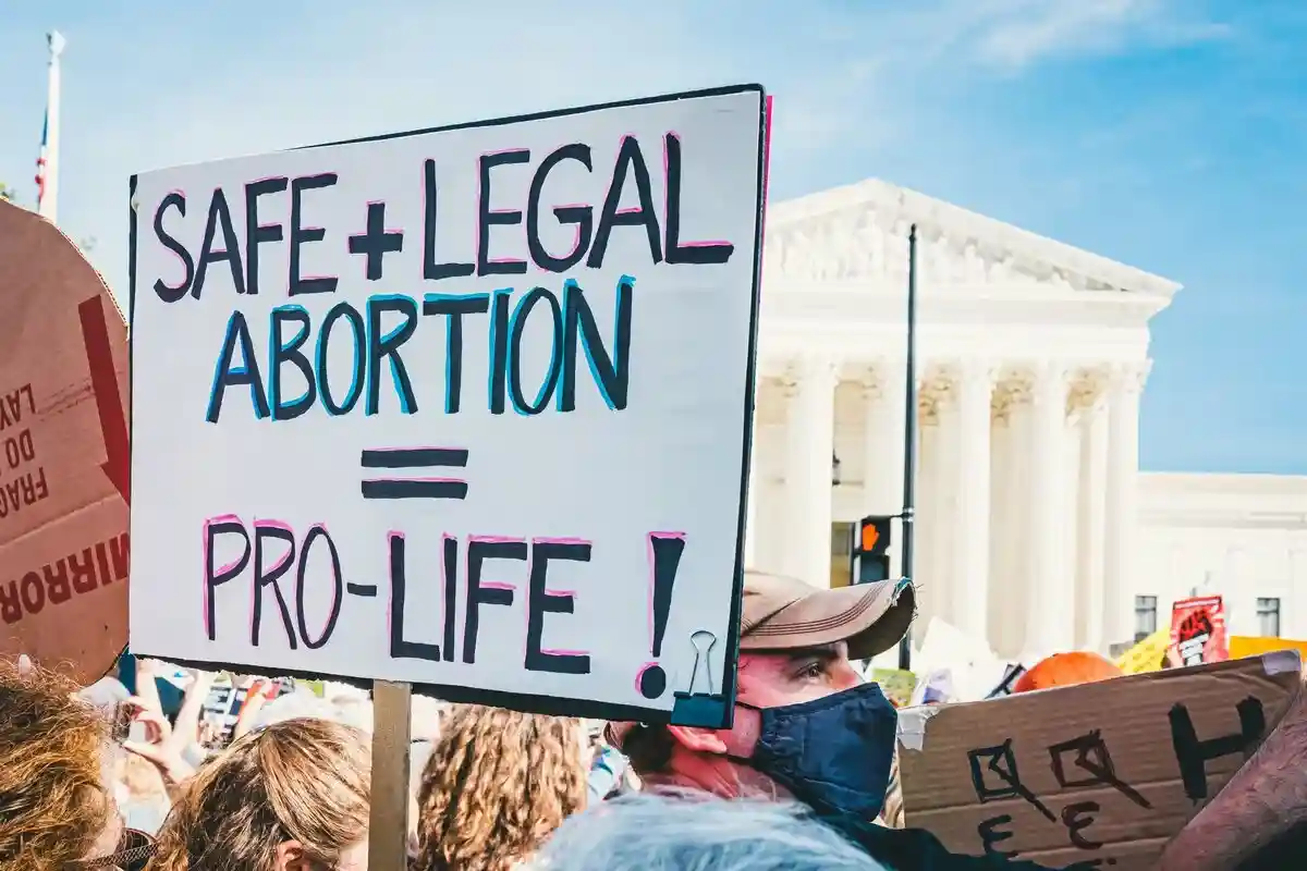 Аборты в США вне закона, из-за чего возрастет смертность среди беременных. Фото: Gayatri Malhotra / unsplash.com