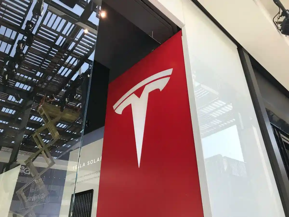 Акции Tesla потеряют две трети цены — CNN Business