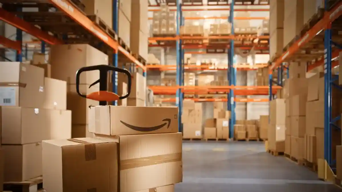 Amazon изъял из борота более 3 млн товаров. Фото: Gorodenkoff / Shutterstock.com