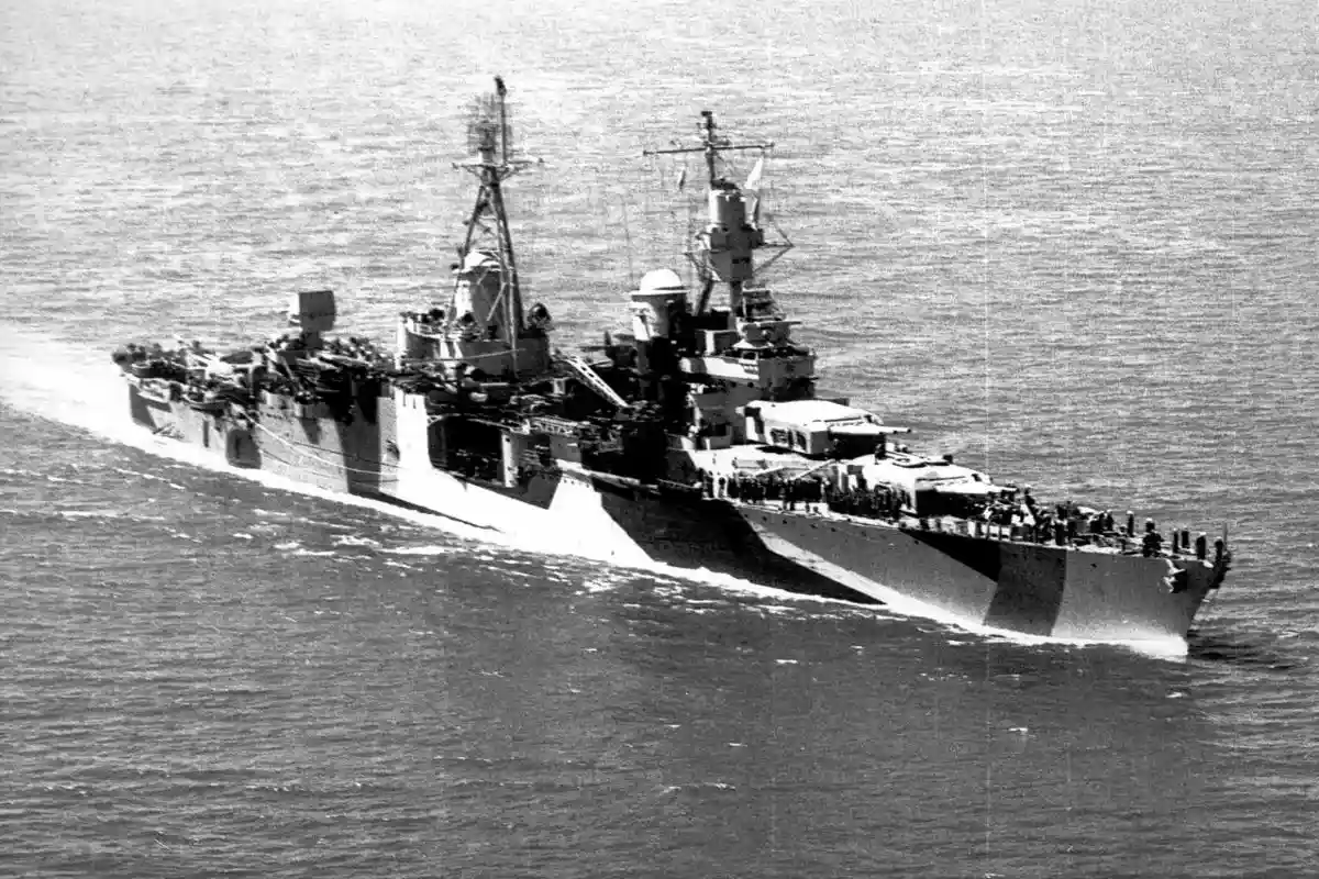 До того, как «USS Indianapolis» был поражен японскими торпедами, крейсер сыграл важную роль в сбросе атомной бомбы на Хиросиму. Фото: commons.wikimedia.org