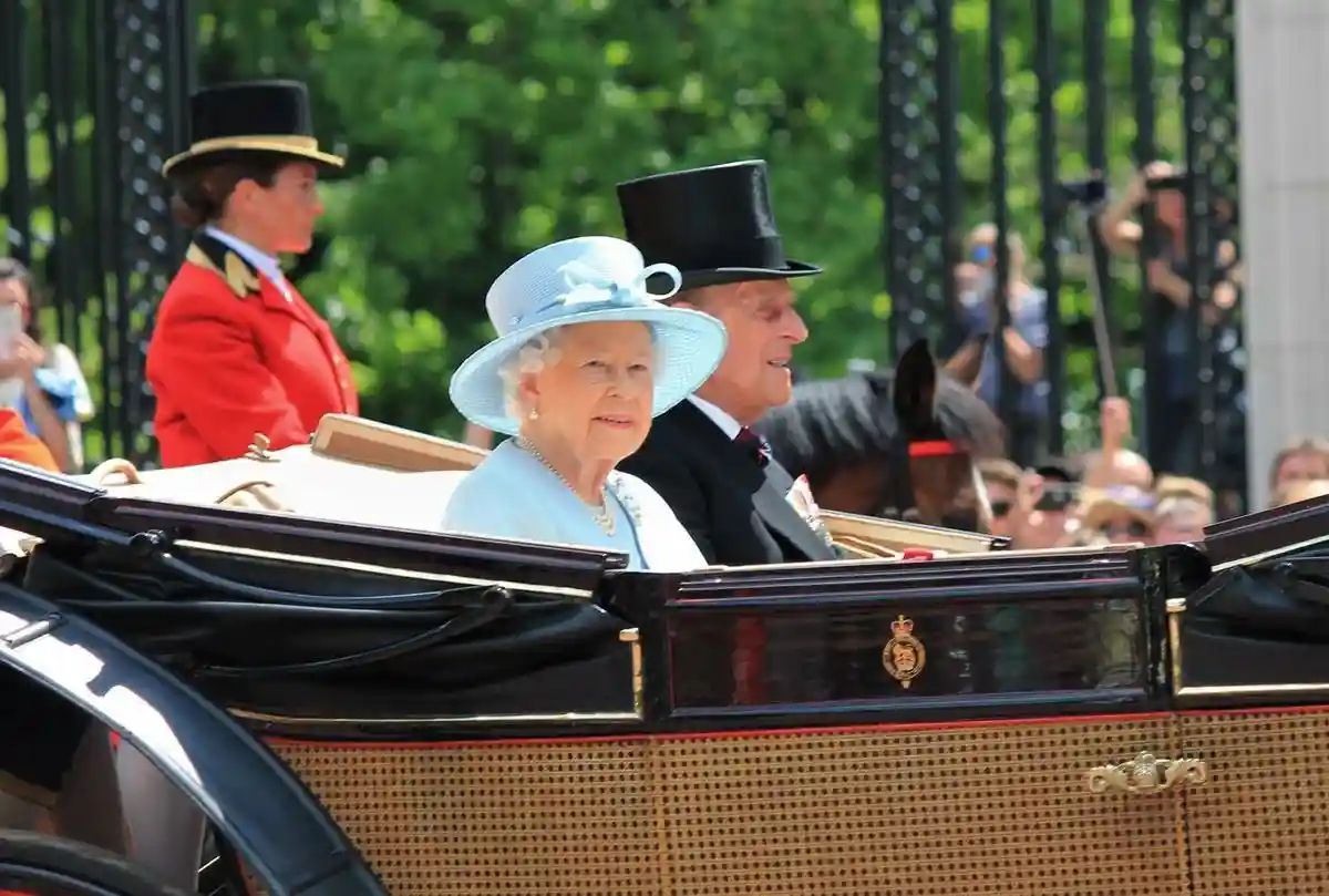 Богатство королевы Великобритании велико, но она не входит даже в 250 самых богатых людей Британии. Фото: Lorna Roberts / shutterstock.com