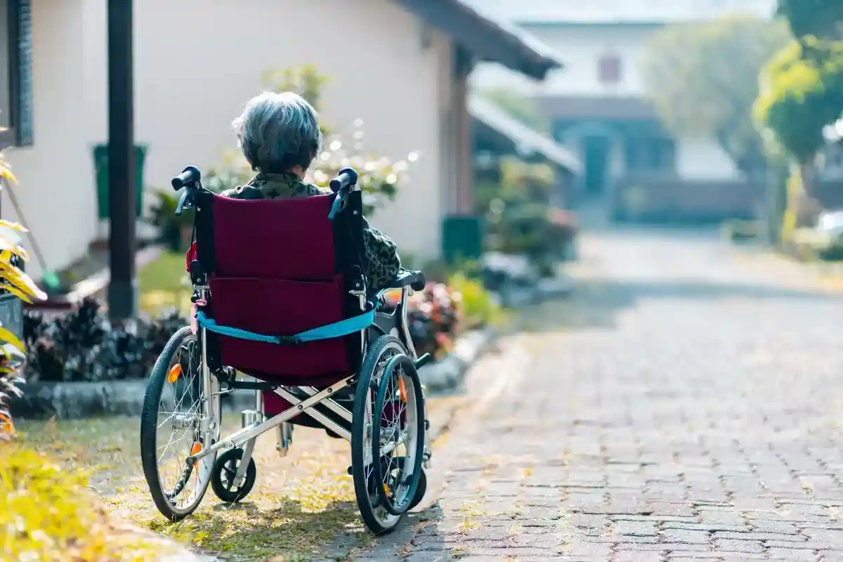Число людей с деменцией в Германии резво возросло: необходима консультация по уходу за больными. Фото: Steven HWG / Unsplash.com