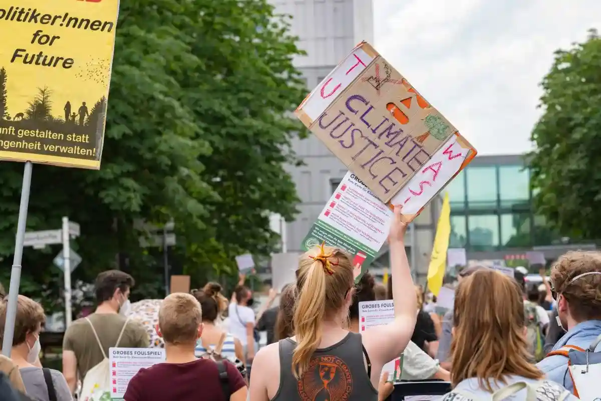 Демонстранты в защиту климата снова хотят заблокировать автомагистрали в Берлине фото 1