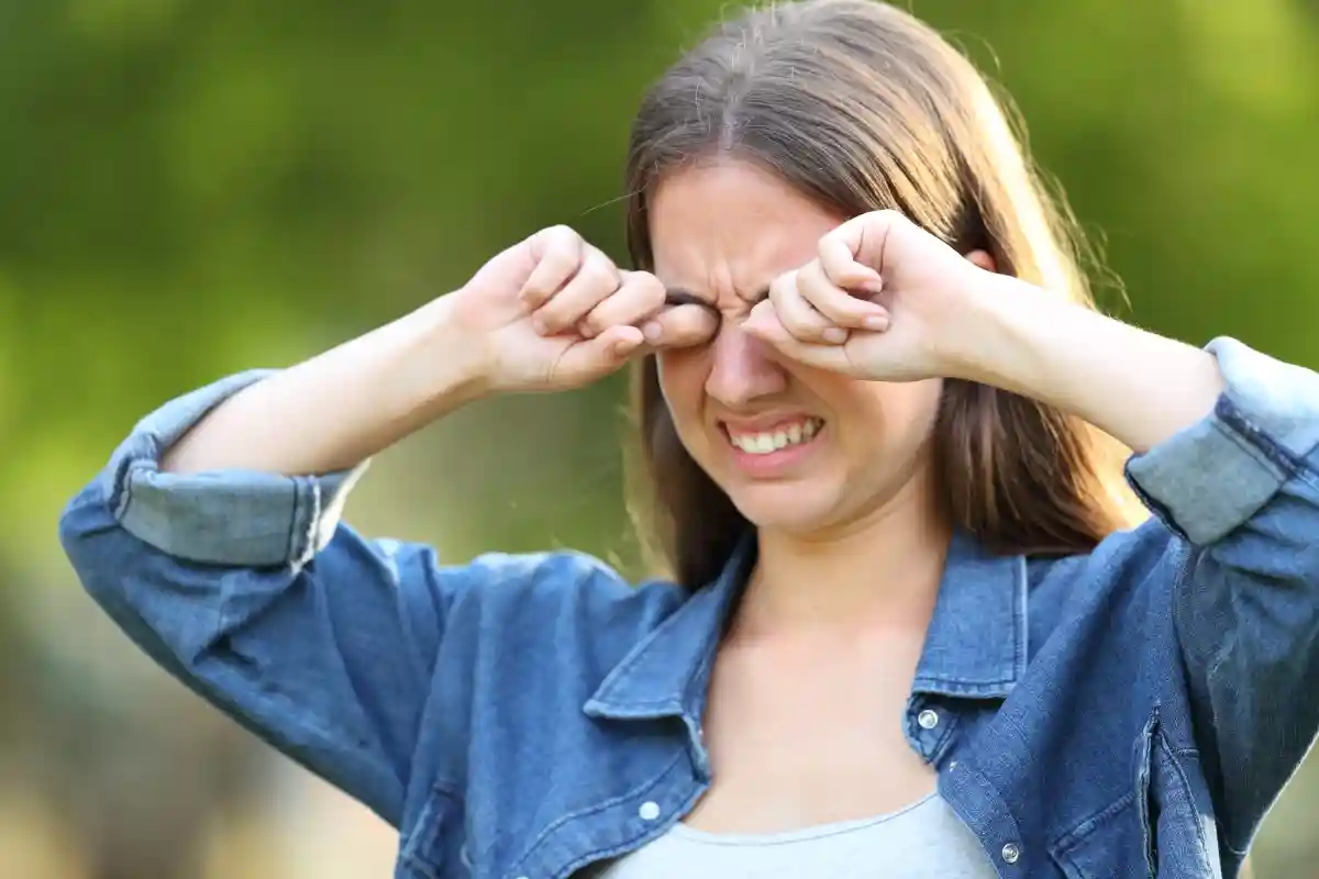 Чем опасен синдром сухого глаза? Фото: Antonio Guillemn / Shutterstock.com