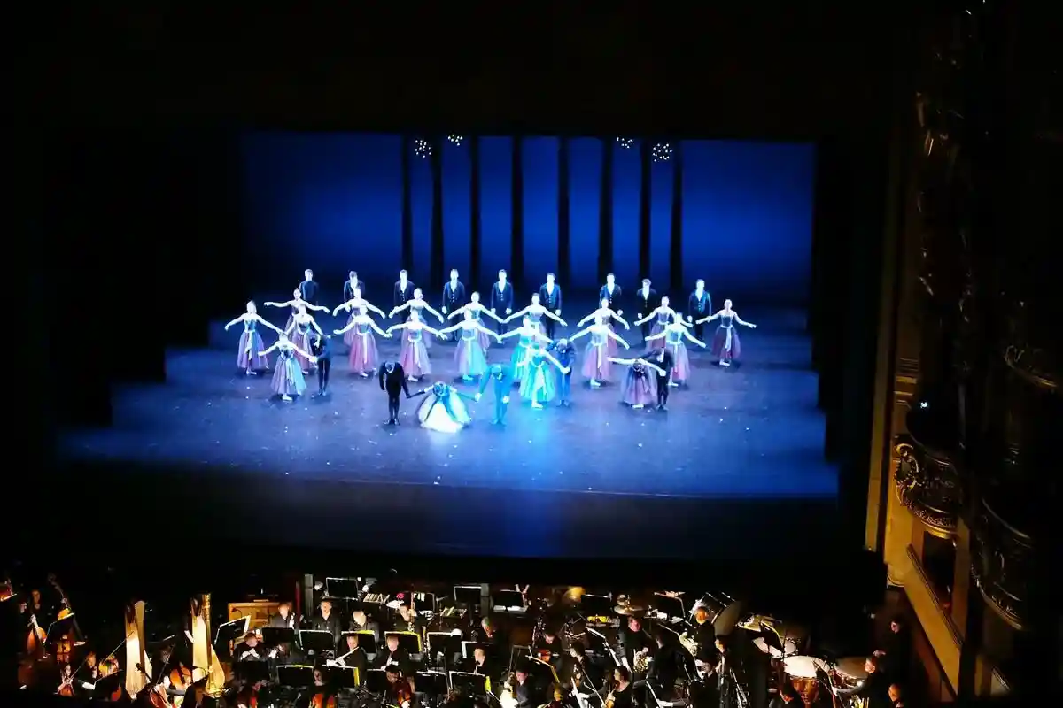 Пьеса «Сирано де Бержерак» уже почти 130 лет ставят театры всего мира. Фото: Kazuo ota / Unsplash.com