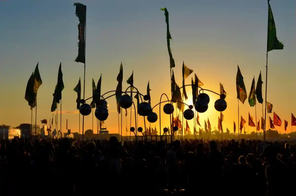 Многие не попадут на фестиваль Glastonbury из-за забастовок. Фото: Steve Briscoe / Shutterstock.com
