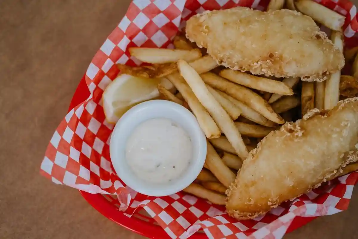 Британия может лишиться блюда "Fish and Chips" из-за дефицита рыбы.