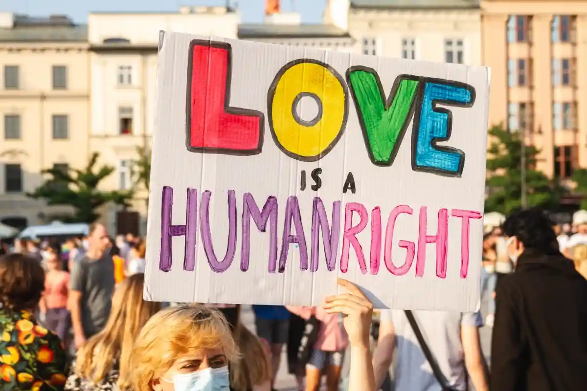 ЕК запретила Польше тратить фонды ЕС на "зоны, свободные от ЛГБТ". Фото: Longfin Media / Shutterstock.com