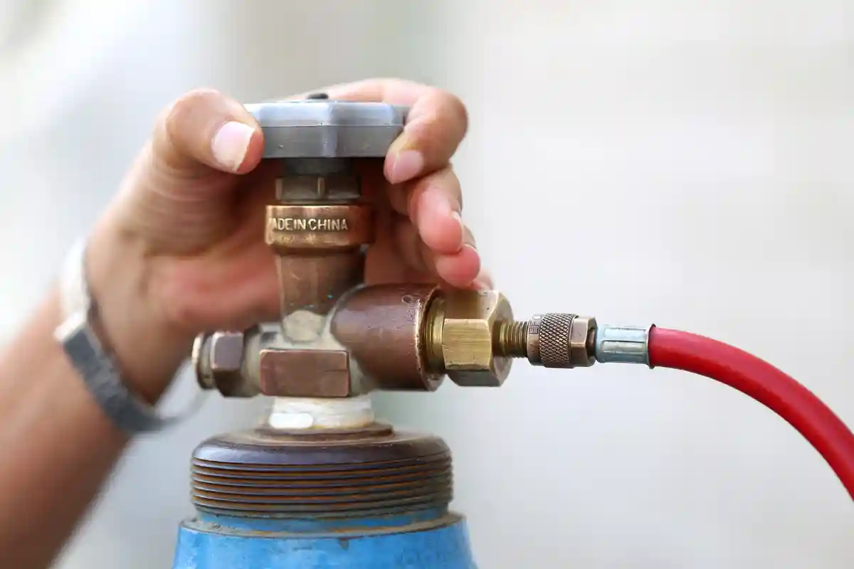 Правила хранения газового баллона дома. Фото: Shutterstock.