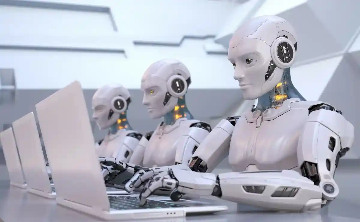 Илон Маск осенью представит человекообразного робота. Фото: Tatiana Shepeleva / shutterstock.com