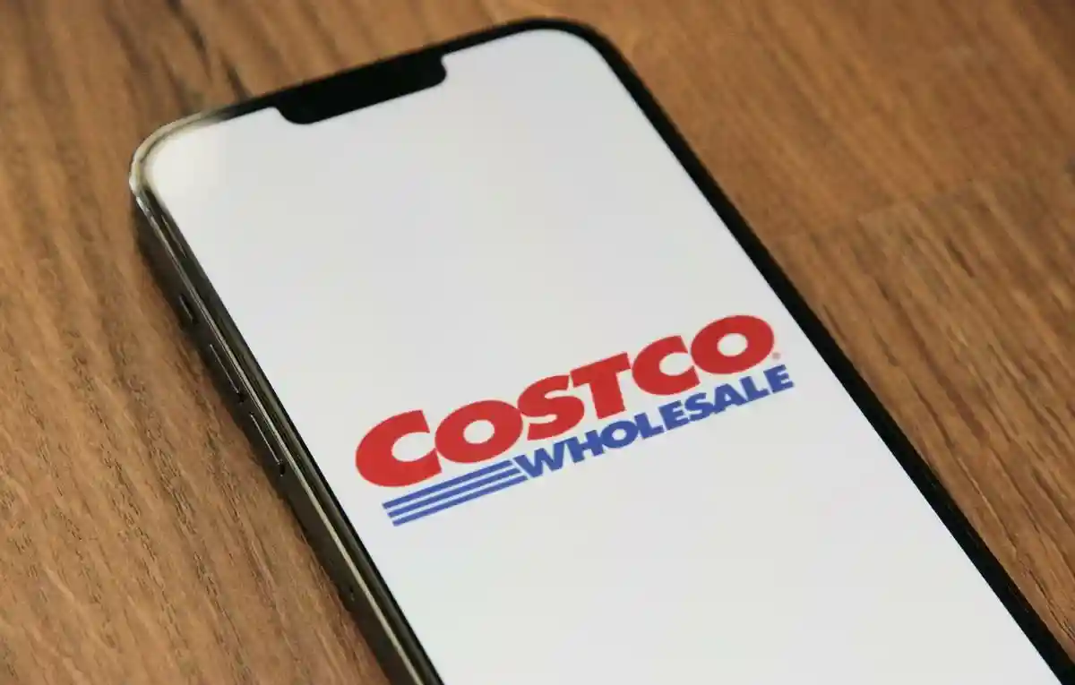 Иск против Costco может привести к снятию с продажи самого популярного продукта в сети. Фото: Marques Thomas / unsplash.com