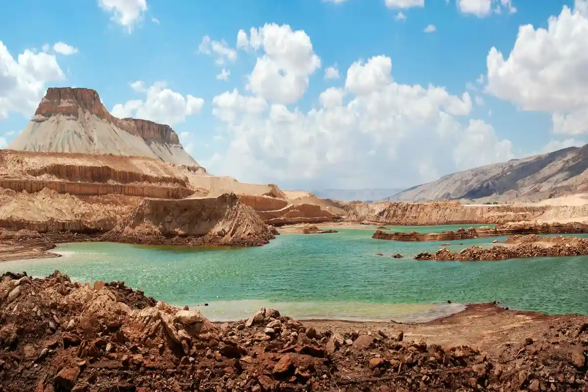 Израиль подает опресненную воду в природное озеро. Фото: Meirav Ben Izhak / shutterstock.com
