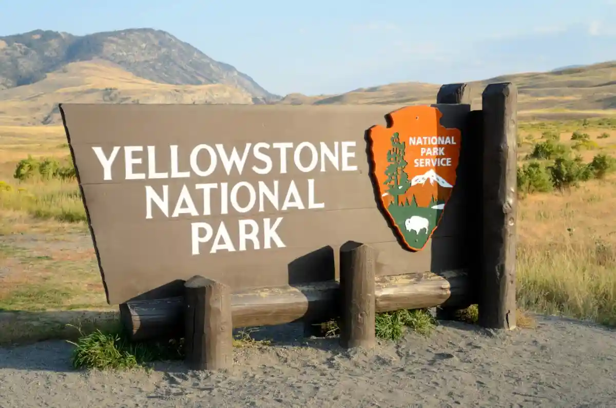 Йеллоустонский национальный парк открывается