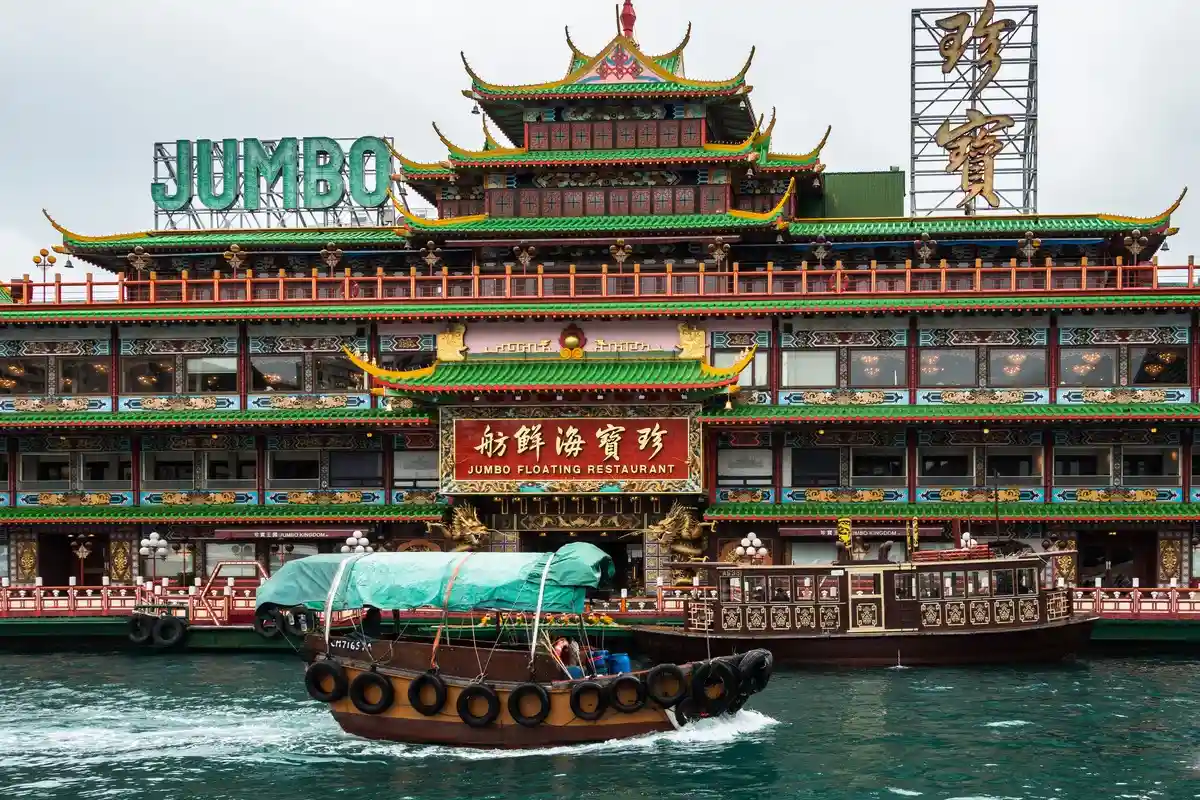 В Гонконге затонул легендарный плавучий ресторан