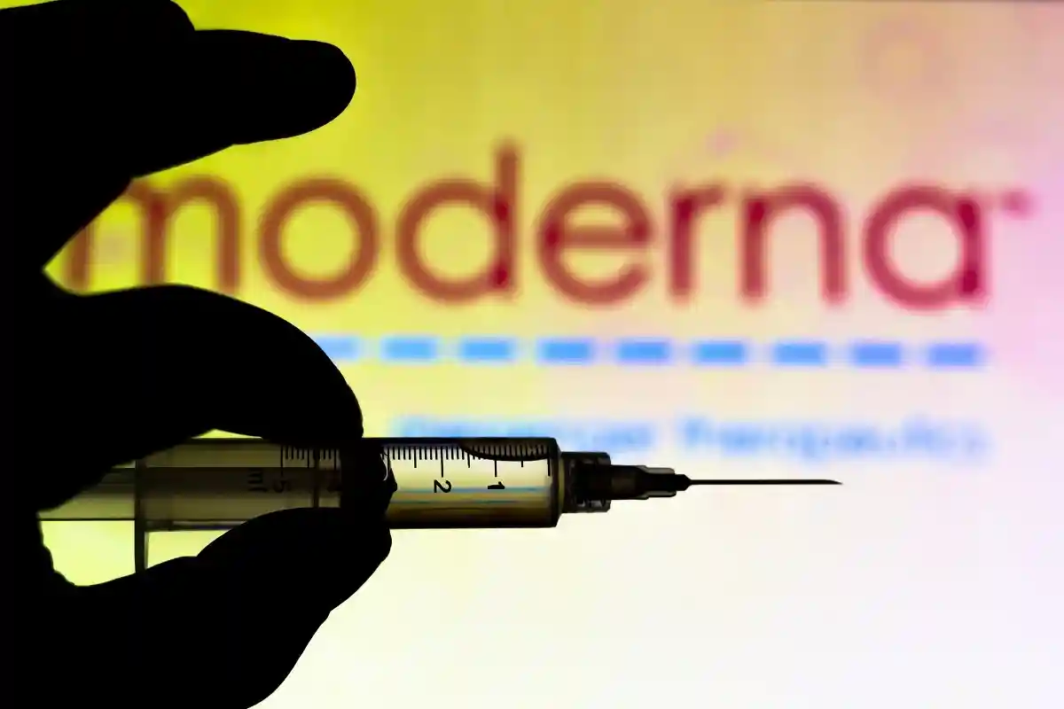 Карл Лаутербах рассказал о будущих вакцинах от «Омикрона». Особые надежды у него вызывает новая вакцина Moderna. Фото: rafapress / shutterstock.com 