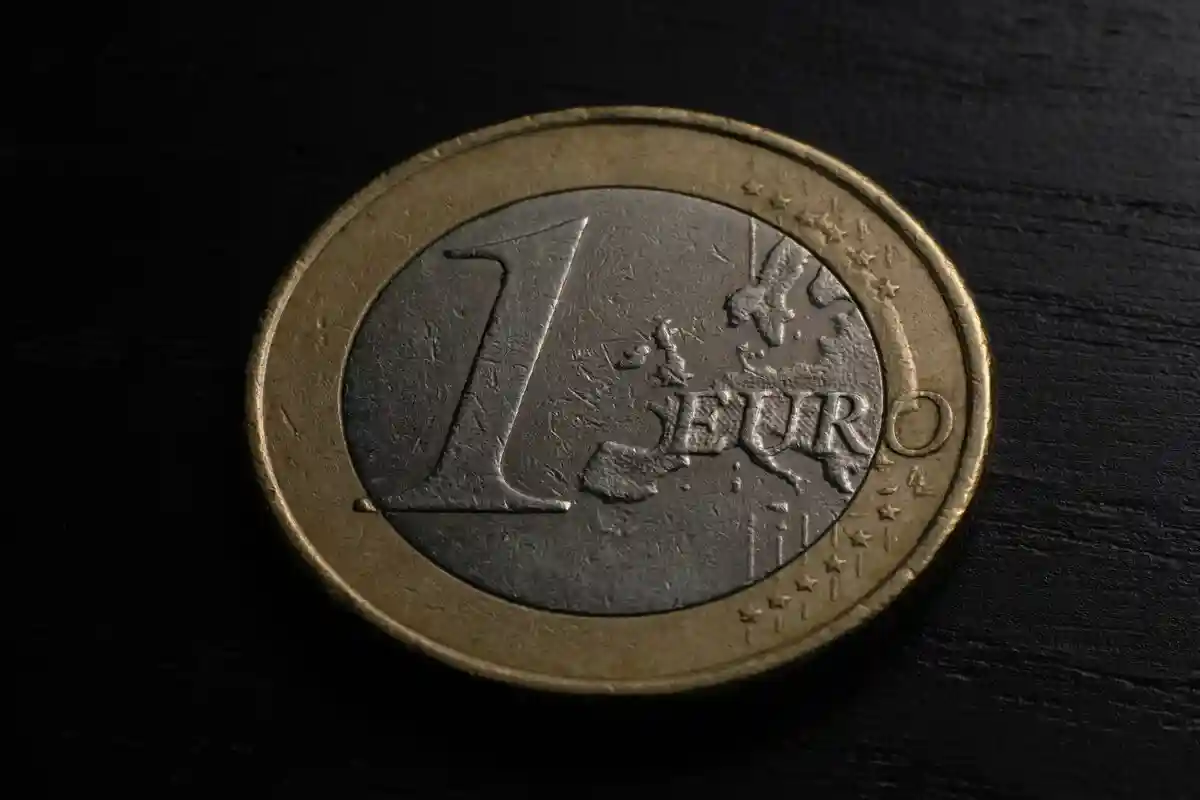 Конец евро предрекают все больше экономических экспертов. Фото: Victor Grabarczyk / unsplash.com
