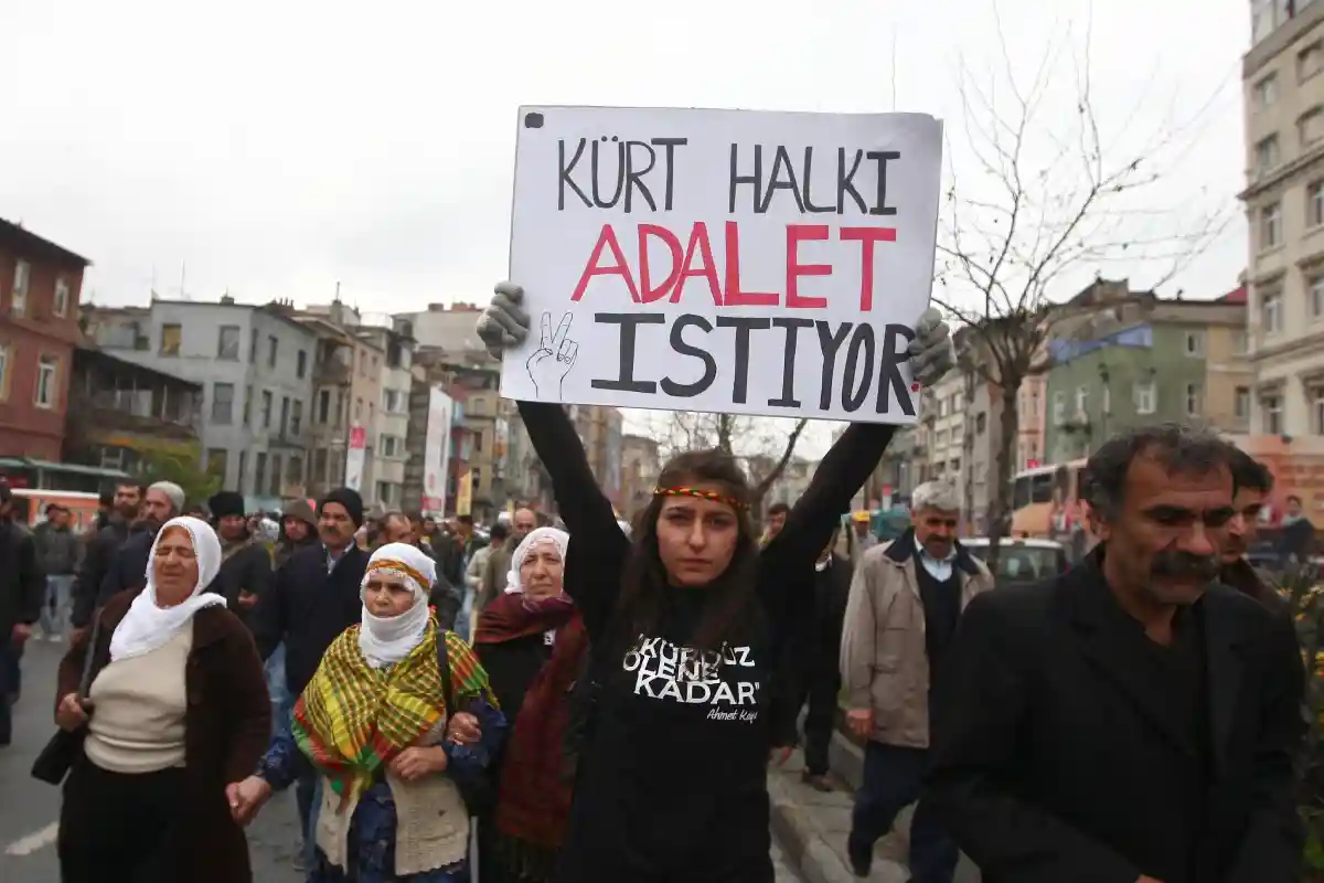 В Турции 16 курдских журналистов оказались в тюрьме по обвинению в пропаганде. Фото: mehmet ali poyraz / Shutterstock.com