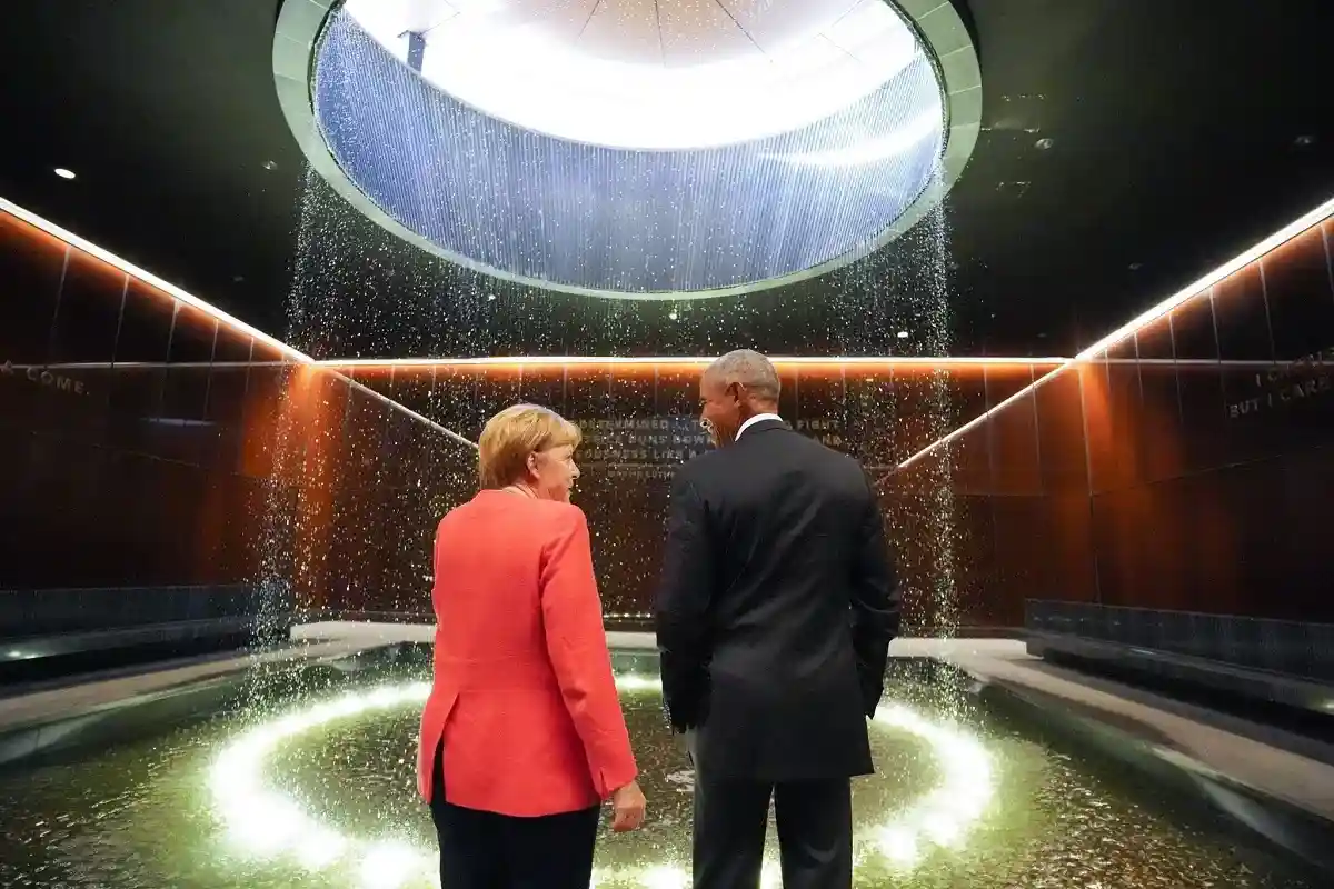 Меркель и Обама посетили музей в Вашингтоне